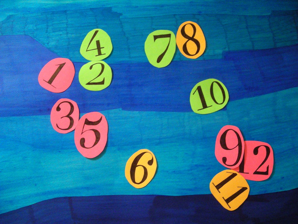 nombres sur fond bleu